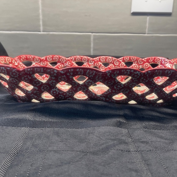 TEMPTATIONS OVENWARE By‎ TARA OLD WORLD RED LATTICE CERAMIC BREAD BASKET - Picture 2 of 8